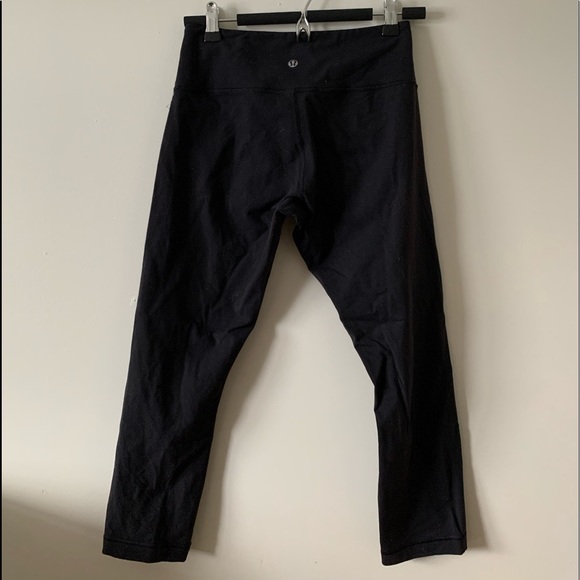 Lululemon Wunder Under Crop - Picture 2 of 5